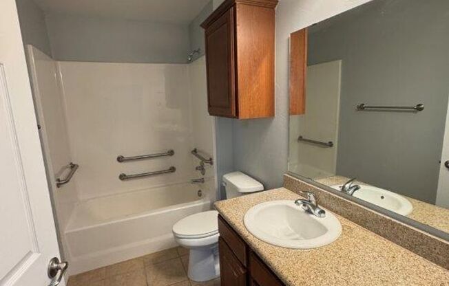 2 beds, 2 baths, $1,250, Unit 27 A