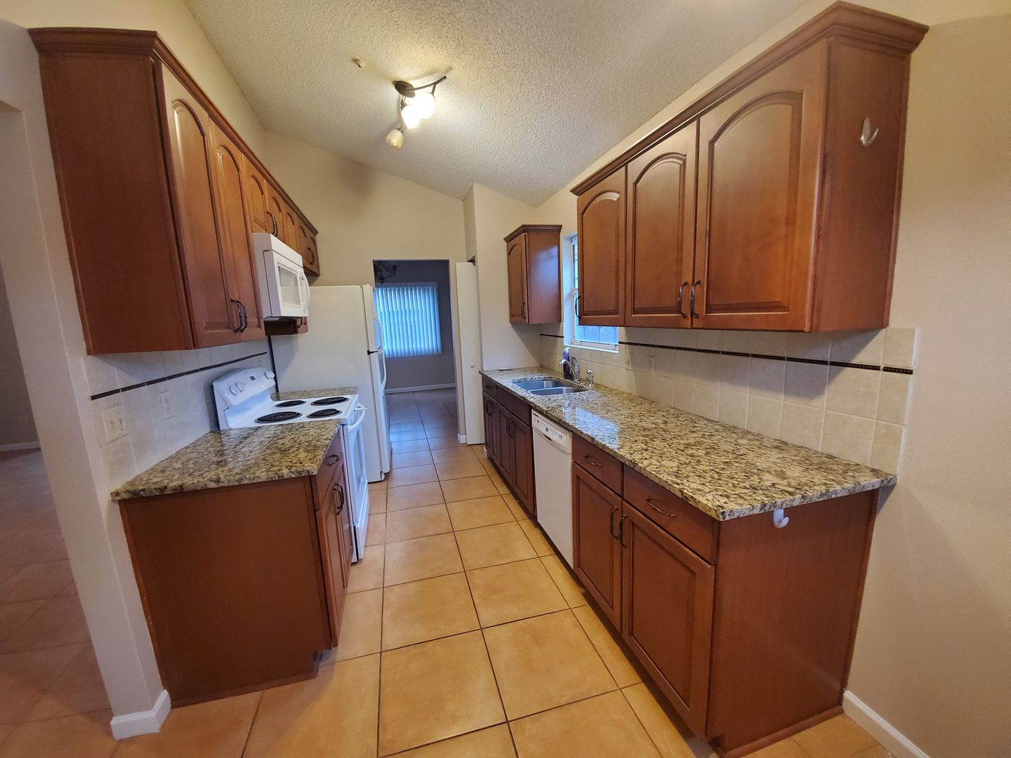 129 EDGEWATER CIR