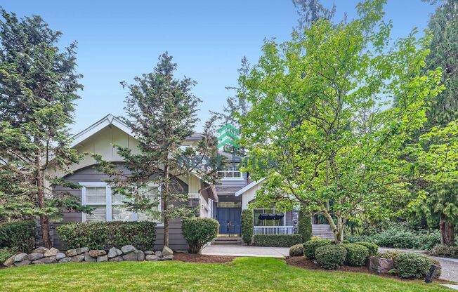 A beautiful 3 bedrooms and 2.5 bathrooms house