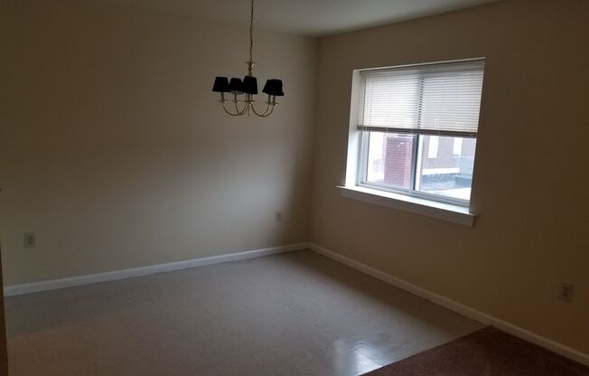 2 beds, 1 bath, 965 sqft, $1,195, Unit 323