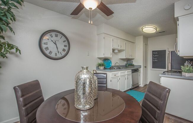 2 beds, 1 bath, 900 sqft, $1,610, Unit 17-056