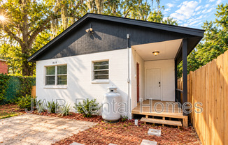 6135 LYNNWOOD AVE