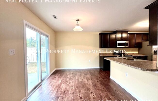 1243 Farm Branch Dr SW