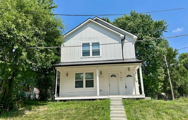 Charming 3-Bedroom 2 Bathroom Duplex in the Heart of Indianapolis