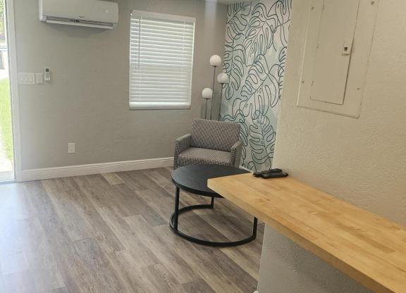 1 bed, 1 bath, 700 sqft, $1,300