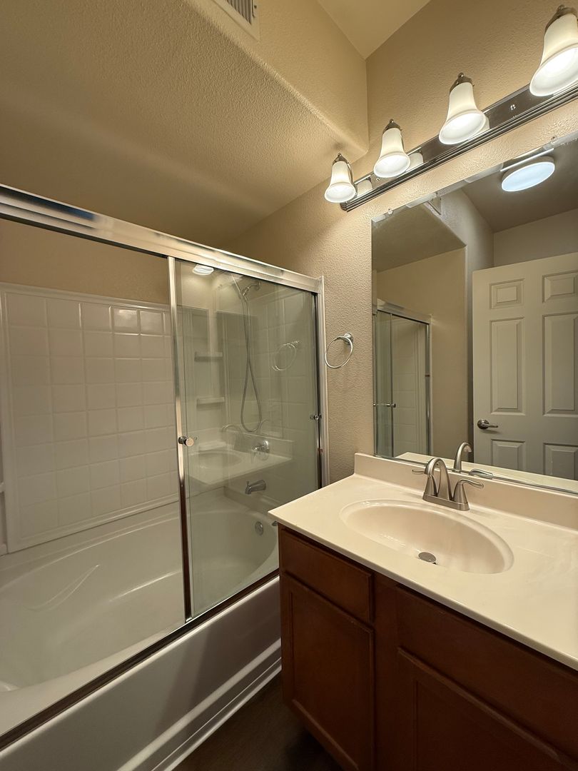 2 beds, 2.5 baths, $2,350, Unit UNIT 603