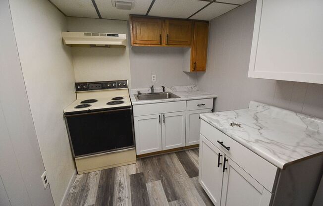 Studio, 1 bath, $575, Unit #C Lower