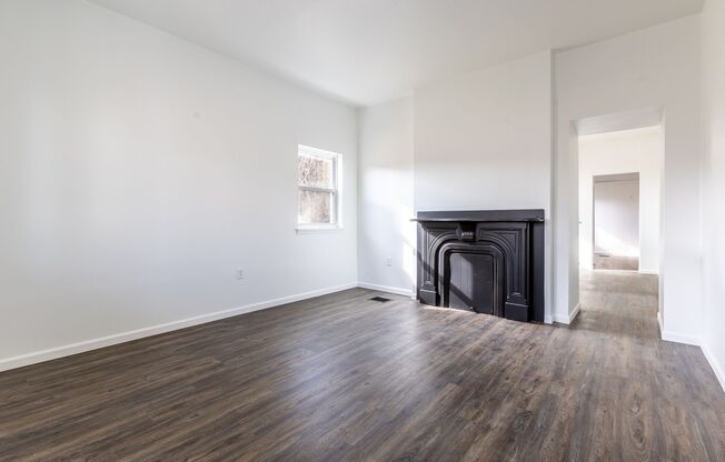 4 beds, 2.5 baths, $2,099, Unit South Side Slopes