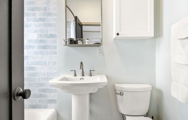 Studio, 1 bath, 300 sqft, $1,700, Unit 214H