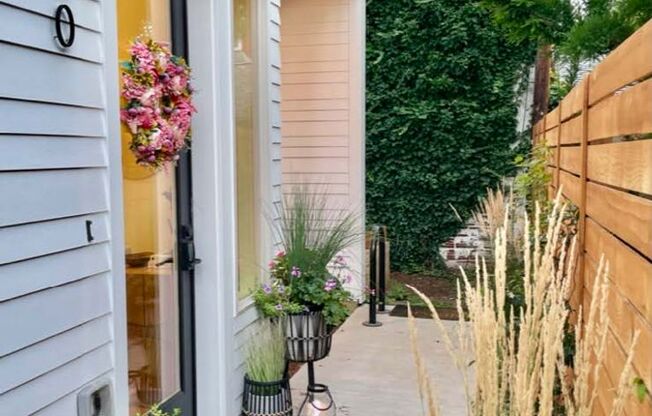 Luxurious 3 Bed, 3.5 Bath Custom Townhouse in Coveted Sellwood Location!