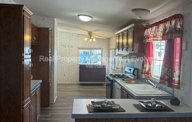 1514 E MURIEL DR