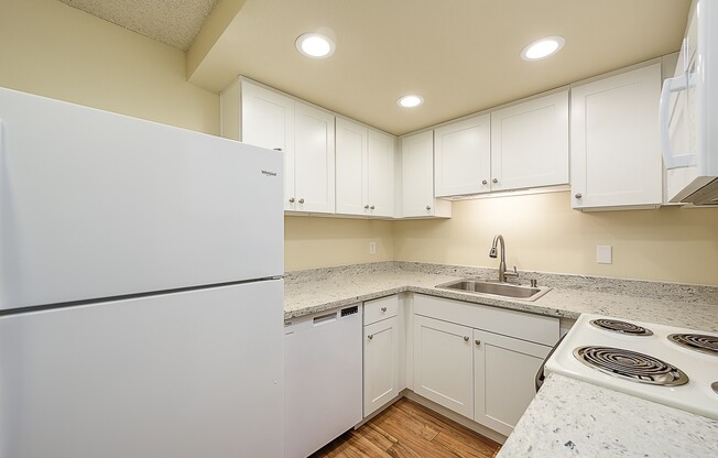 2 beds, 1 bath, 800 sqft, $2,250, Unit 107