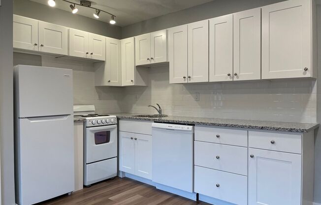 1 bed, 1 bath, 420 sqft, $1,439, Unit 5326 Fifth Ave. #13