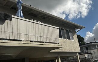 Commuters dream location 1 bedroom & 1 bath around the corner from Cambridge Elementary