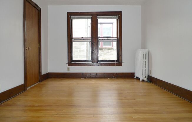 1 bed, 1 bath, 410 sqft, $915, Unit 15 - 35