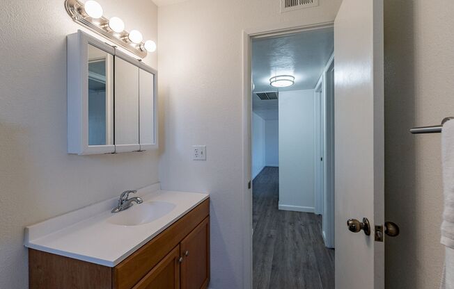 2 beds, 1 bath, $1,150, Unit Unit D