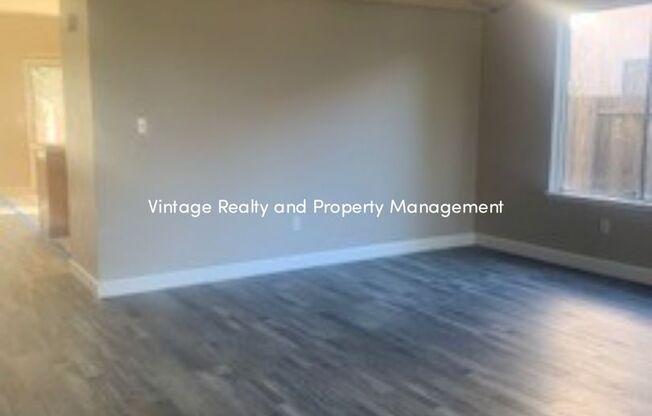 Ready To Go Nice Single Story 4 Bedroom Home!!!