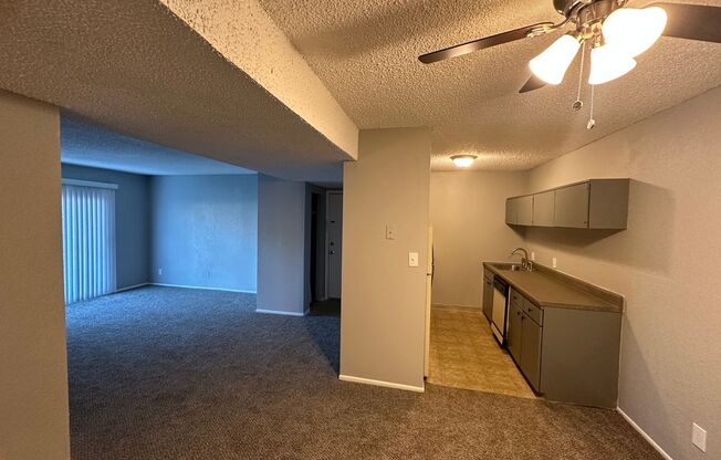 2 beds, 1.5 baths, 900 sqft, $920, Unit 605-202