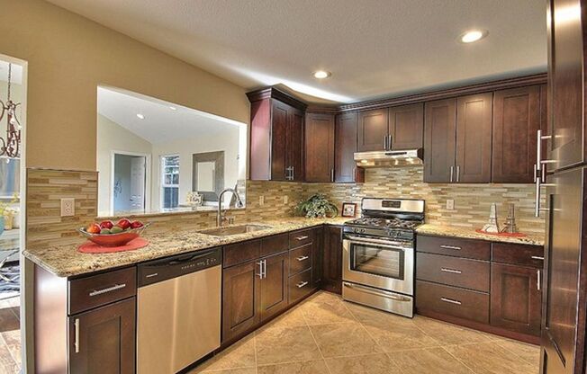 $4590 / 5 BR -GORGEOUS MODEL HOME IN THE WARM SPRINGS AREA SOUTH FREMONT
