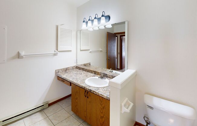 2 beds, 1 bath, 965 sqft, $1,660, Unit 7717CB