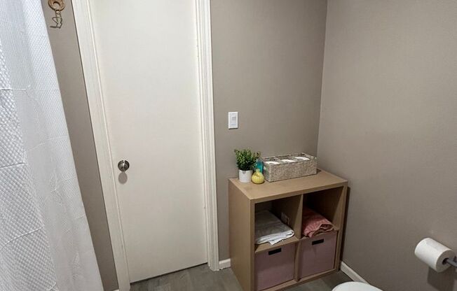 2 beds, 1.5 baths, 680 sqft, $949, Unit 8534