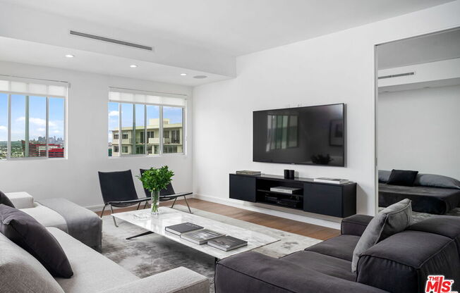 838 N Doheny Dr