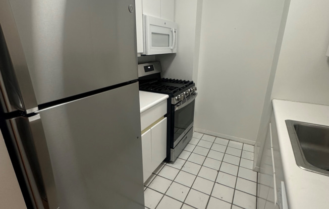 Studio, 1 bath, 494 sqft, $3,350, Unit 8J