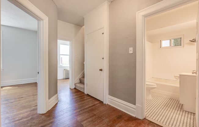 2 beds, 1 bath, $1,300, Unit Apt 2 (Top)