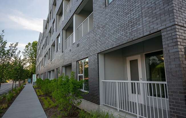 building view at Grand Flats, St. Louis, MO, 63104