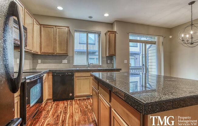 Wonderful 4 bed 2.5 Bath Townhome in Hillsboro