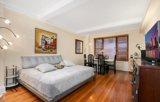 Studio, 1 bath, $3,400, Unit 7J