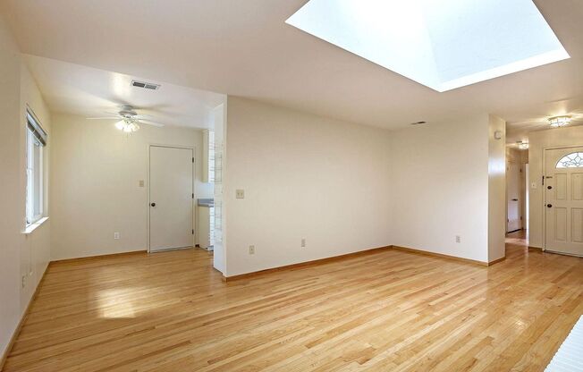 Lovely 2BR 1BA Duplex in Desirable Area in Redwood City