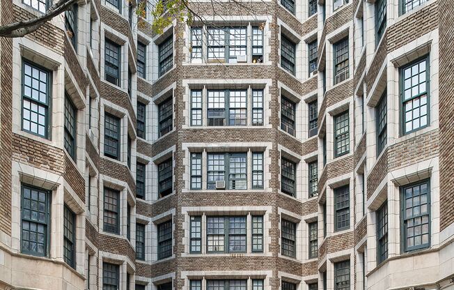 527 W 110 ST