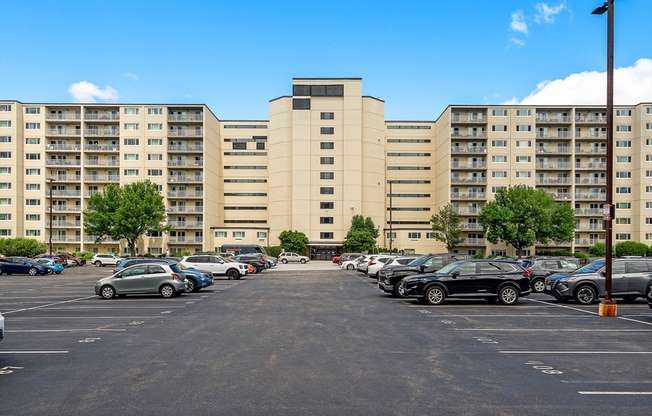 2 beds, 2 baths, 1,069 sqft, $2,700, Unit 217