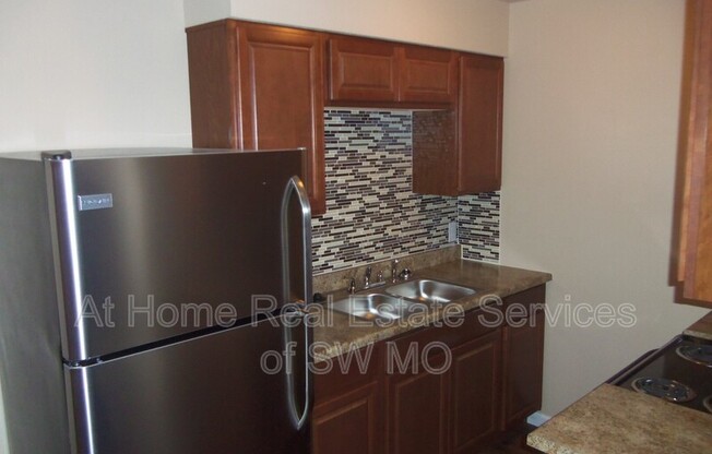1306 E MCDANIEL