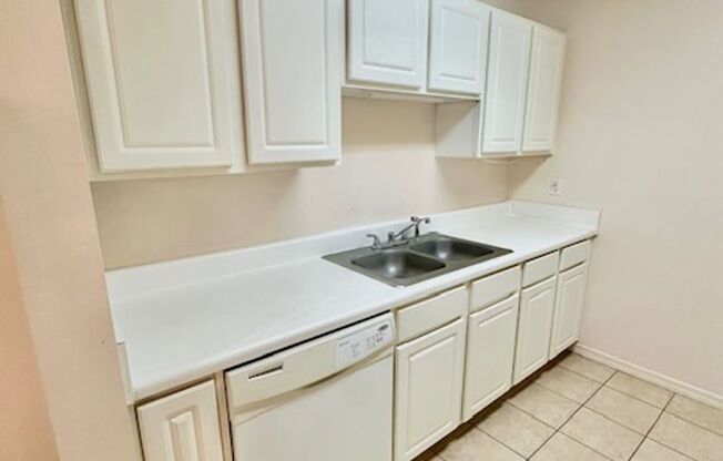 2 beds, 2 baths, $1,700