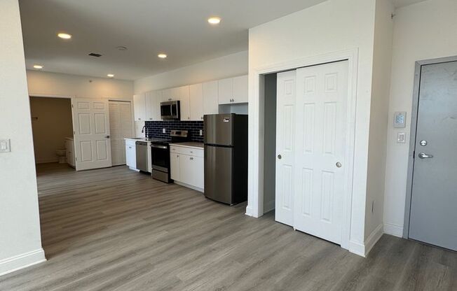 2 beds, 1 bath, 950 sqft, $1,375, Unit 322