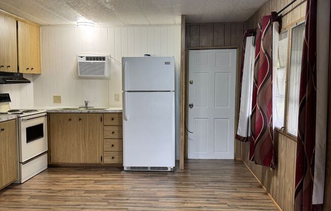 West side 2br with washer/dryer hookup!