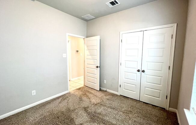 3 beds, 2 baths, $1,595