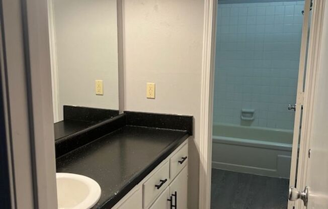 2 beds, 1.5 baths, 933 sqft, $935