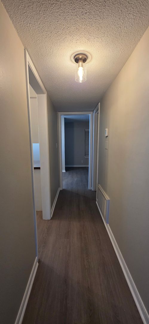 2 beds, 2 baths, 925 sqft, $1,100, Unit 213