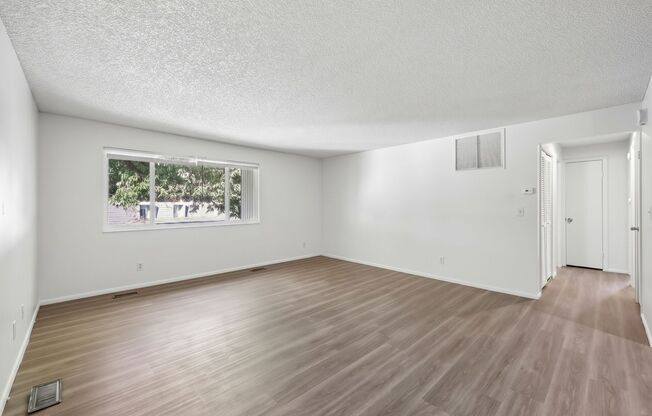3 beds, 1.5 baths, 950 sqft, $1,385, Unit 104