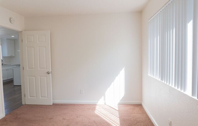 2 beds, 1 bath, 594 sqft, $2,095, Unit 1340-22
