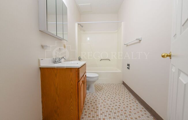 Studio, 1 bath, 403 sqft, $1,080, Unit 101