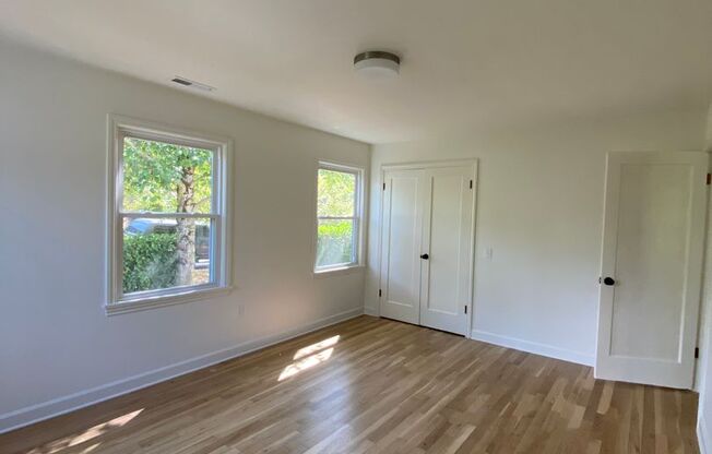 Remodeled Seattle Home on a corner lot, Available 2/1.