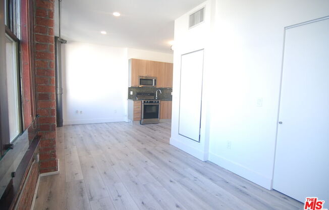 1 bed, 1 bath, 470 sqft, $1,900, Unit 608