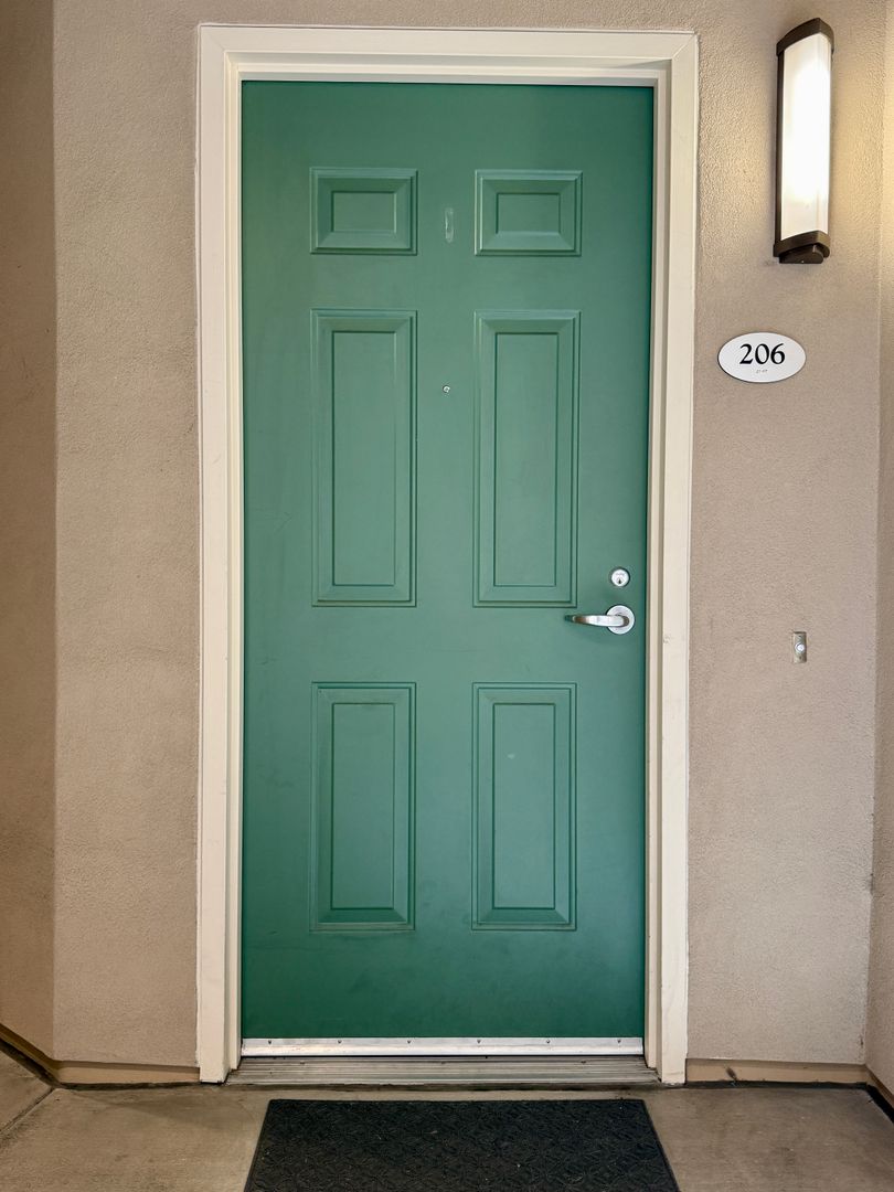 Beautiful 2 bedroom, 2 bath condo for rent at Chelsea Court!