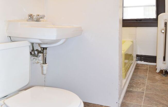 1 bed, 1 bath, 420 sqft, $945, Unit 7 - 06