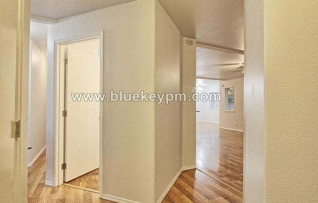 $1695 a Month for Main Floor 3 Bed, 2 Bath Condo Near Van Mall Drive/Andresen