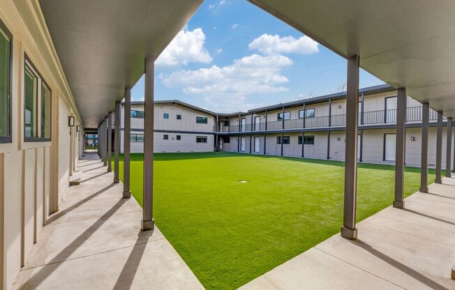 2 beds, 1 bath, 850 sqft, $1,425, Unit 115